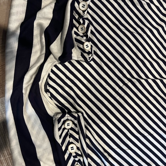 The Limited Women’s Shirt Size Medium - Picture 3 of 4